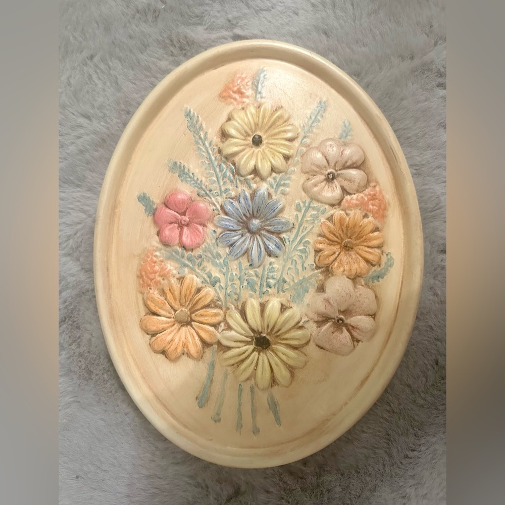 Vintage 84’ Mold Ceramic Oval Wall Art Home Decor 3D Flowers. Very Pretty!!! - Picture 2 of 7